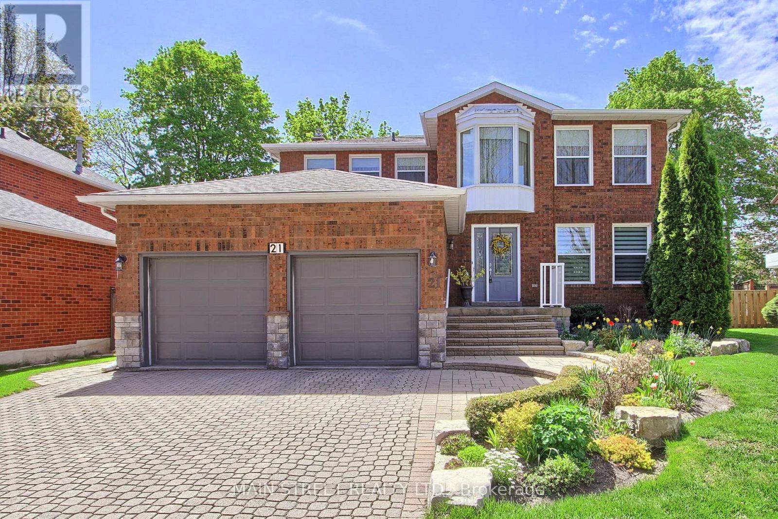21 CHADBURN CRESCENT, Aurora, Ontario