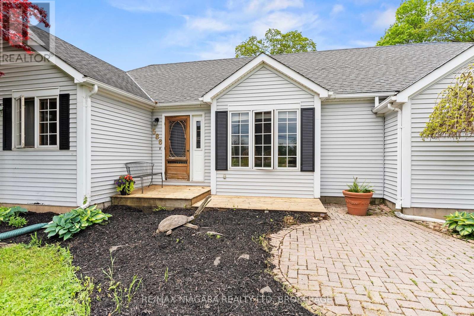 586 Empire Road, Port Colborne, Ontario  L0S 1R0 - Photo 4 - X13156190