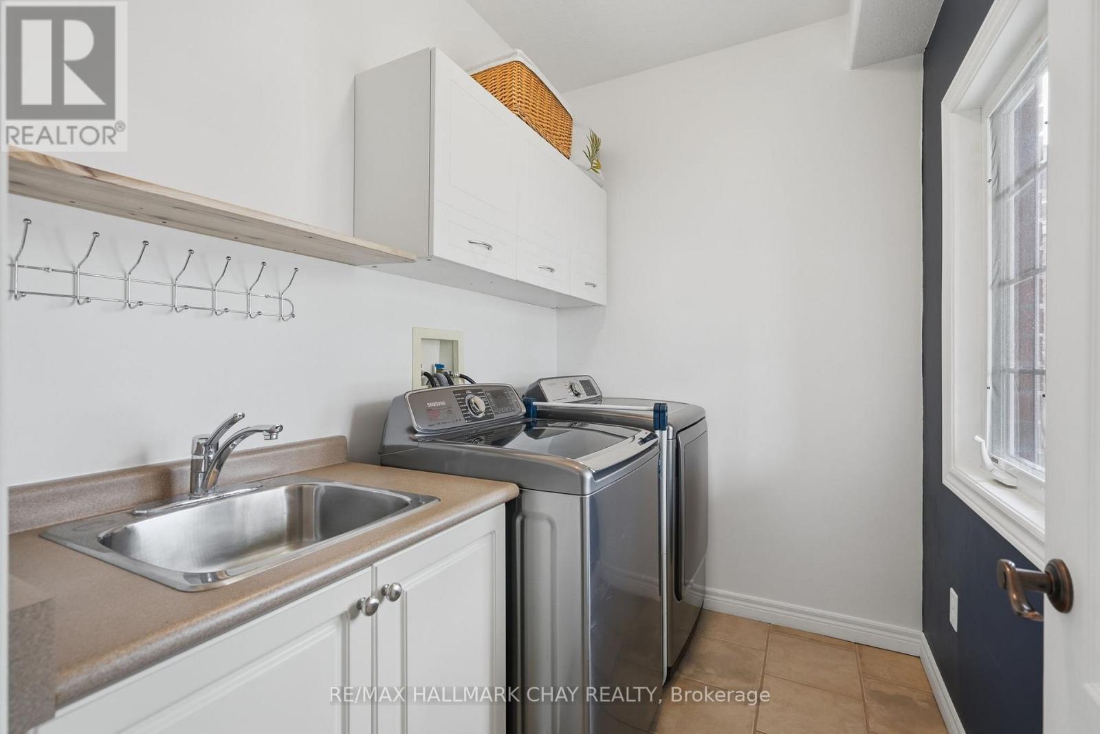 17 Armeda Clow Crescent, Essa, Ontario  L3W 0H7 - Photo 6 - N13091440