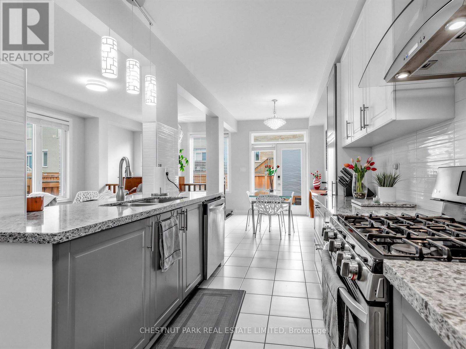 11 Constable Street, Aurora, Ontario  L4G 1B7 - Photo 3 - N13137436