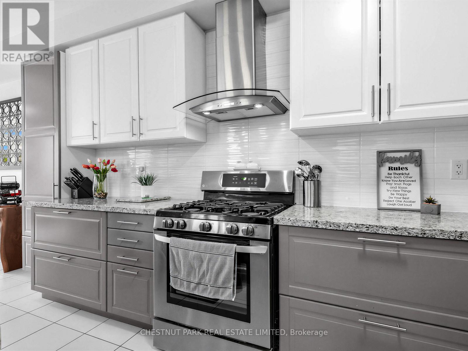 11 Constable Street, Aurora, Ontario  L4G 1B7 - Photo 8 - N13137436