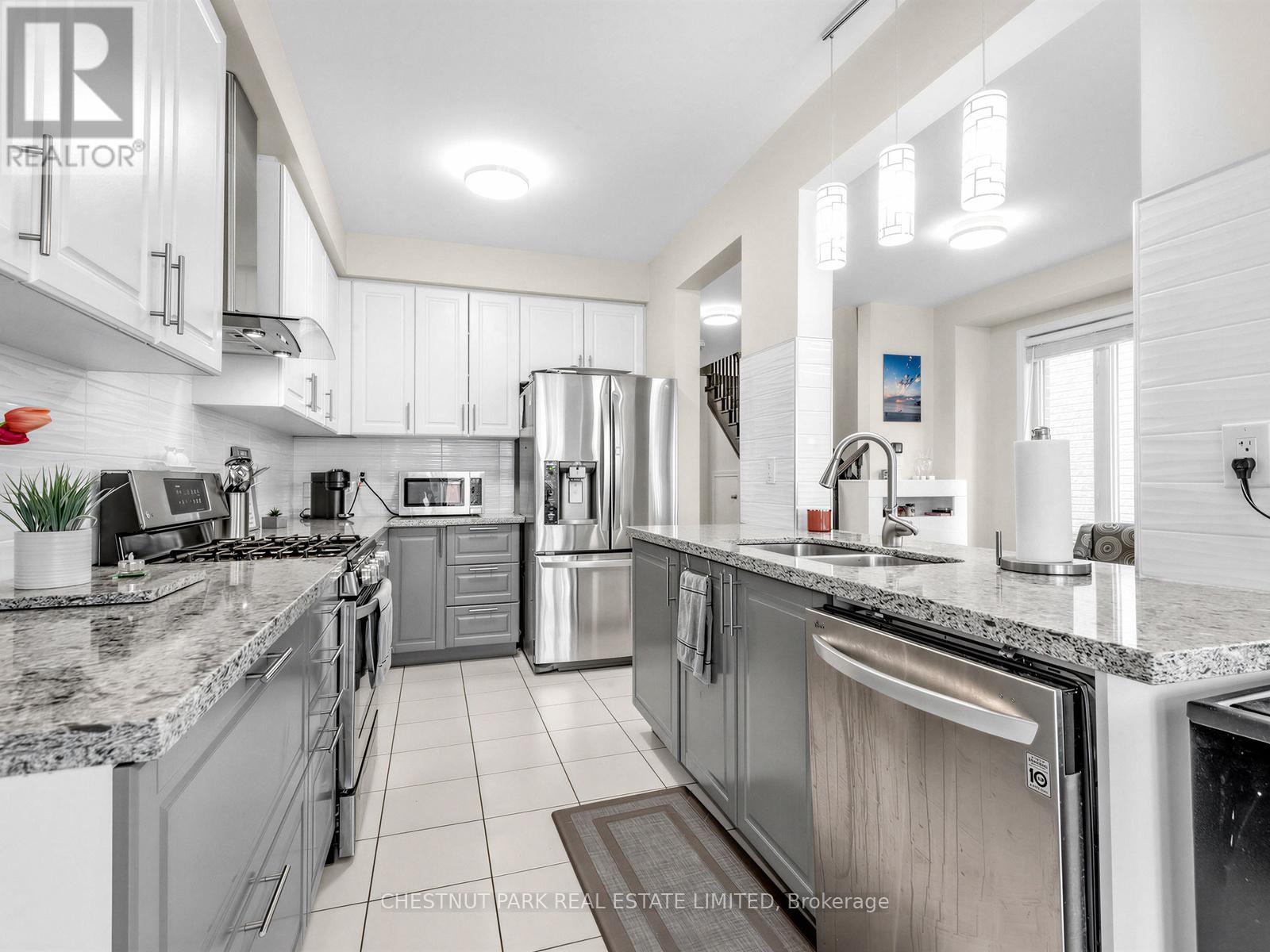 11 Constable Street, Aurora, Ontario  L4G 1B7 - Photo 2 - N13137436