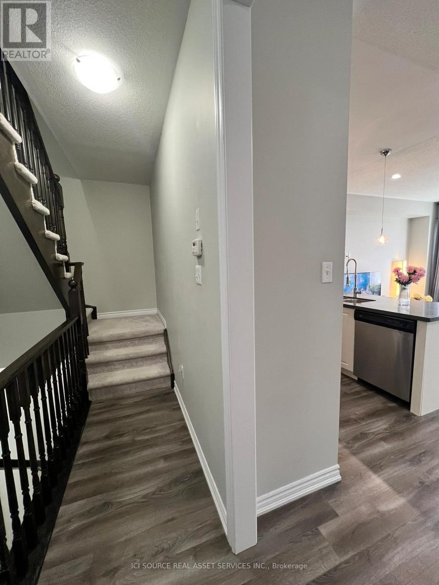 20 Savage Drive, Hamilton, Ontario  L8B 0A3 - Photo 5 - X13106952