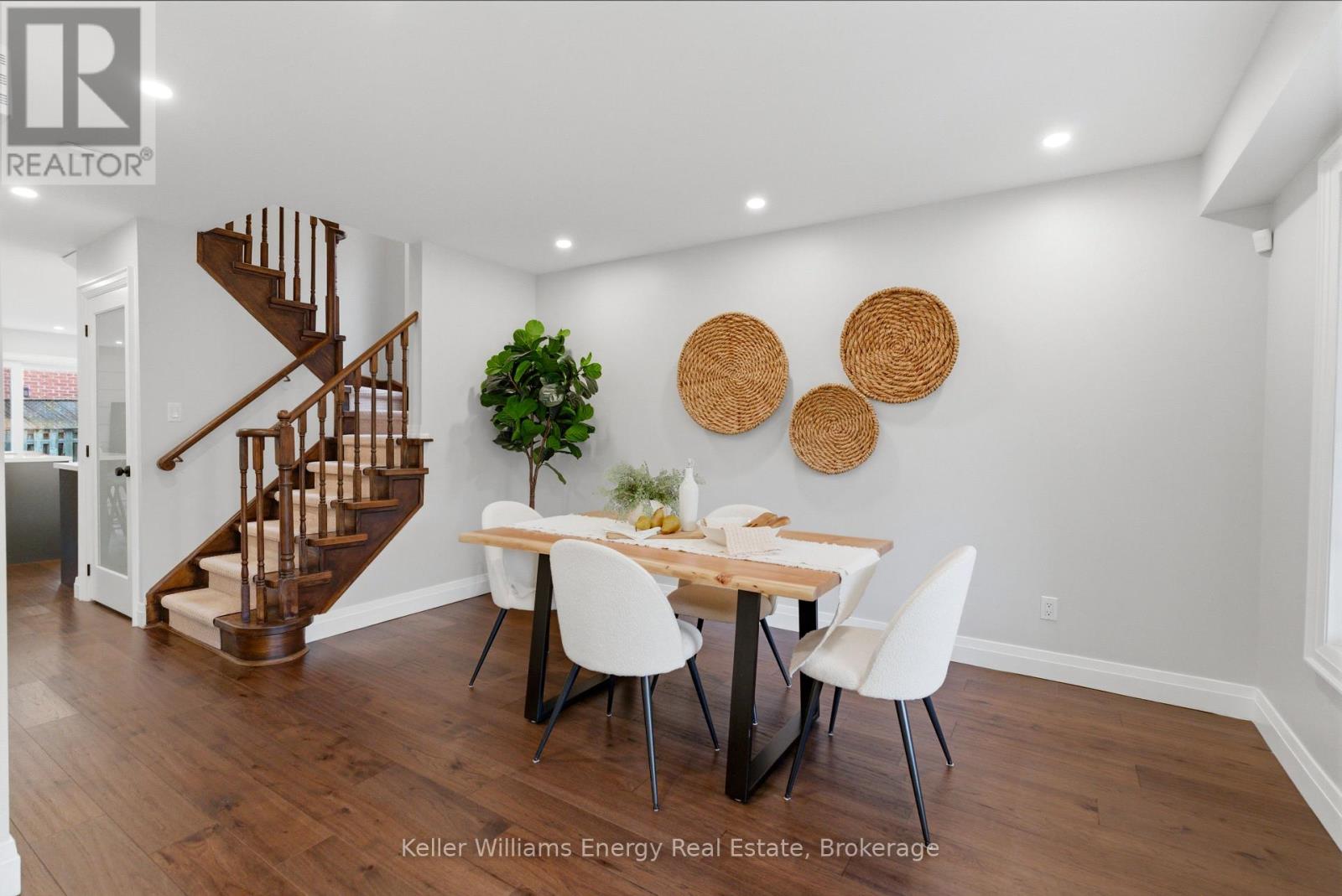 726 Craighurst Court, Pickering, Ontario  L1X 2W9 - Photo 4 - E13156052
