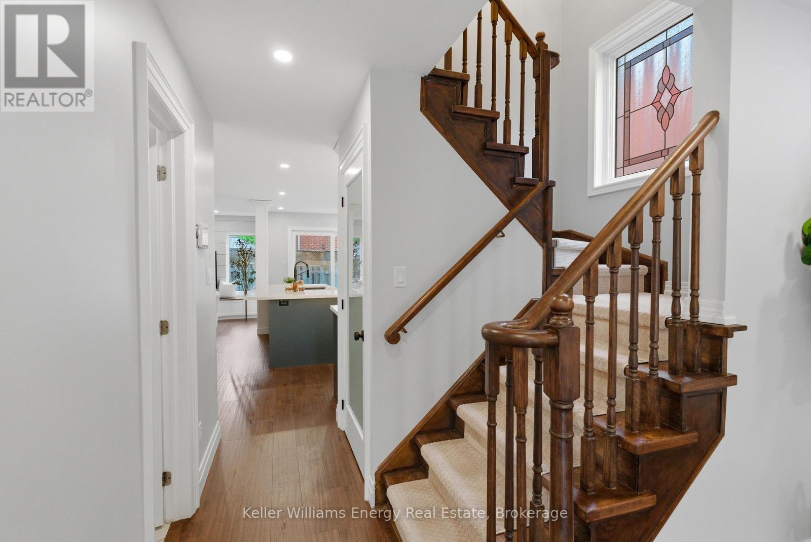 726 Craighurst Court, Pickering, Ontario  L1X 2W9 - Photo 6 - E13156052