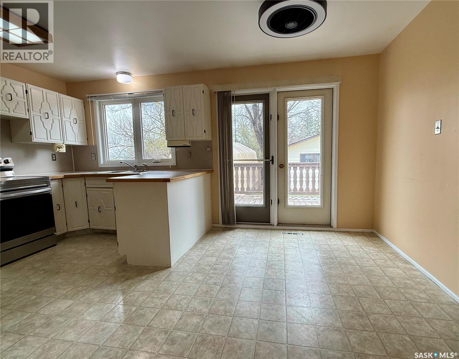 723 Field Drive, Swift Current, Saskatchewan  S9H 4C4 - Photo 11 - SK036653