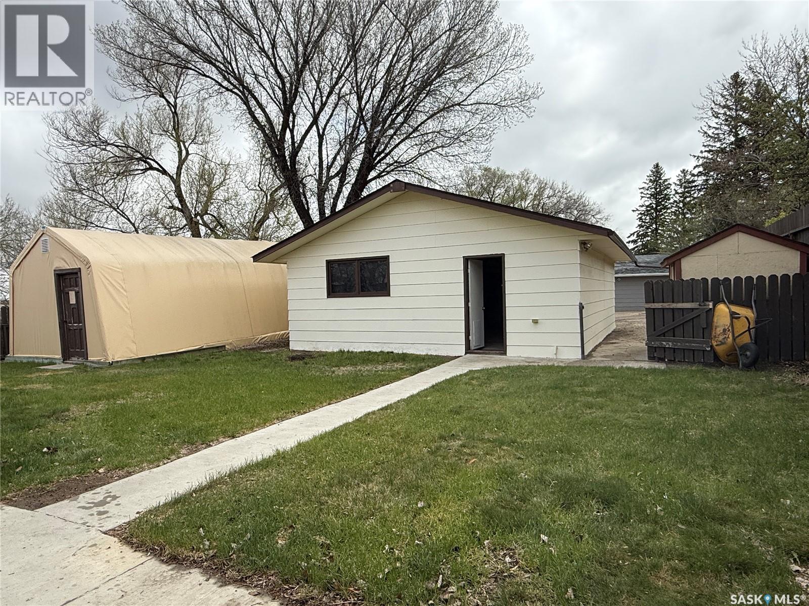 723 Field Drive, Swift Current, Saskatchewan  S9H 4C4 - Photo 24 - SK036653