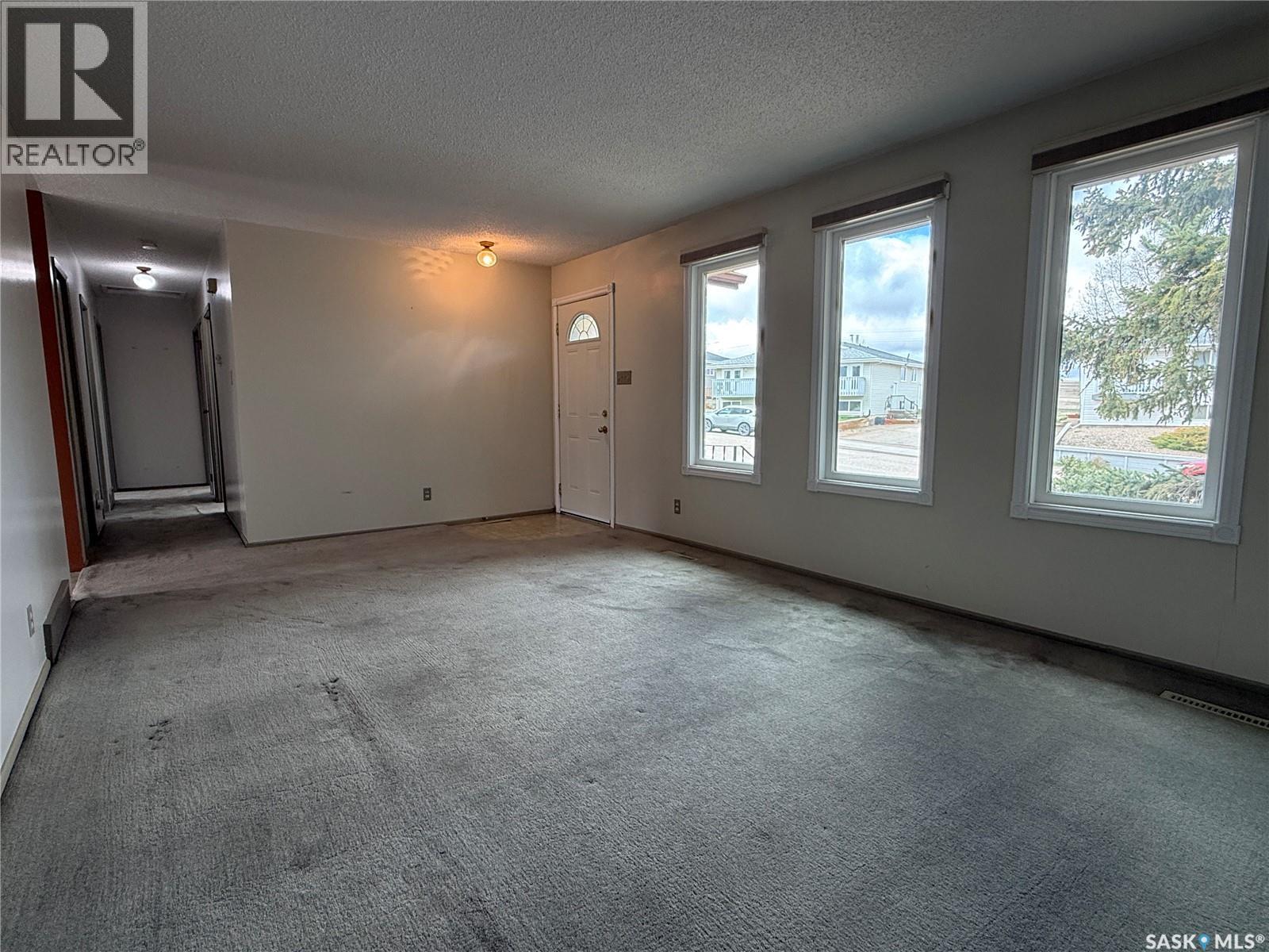 723 Field Drive, Swift Current, Saskatchewan  S9H 4C4 - Photo 3 - SK036653