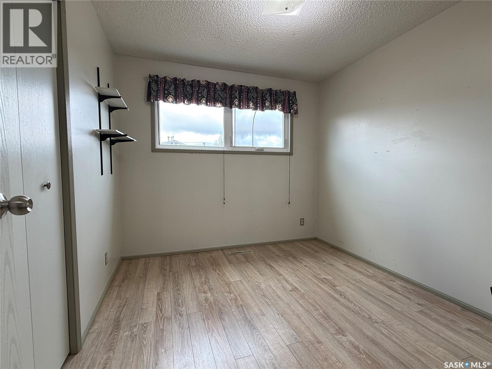 723 Field Drive, Swift Current, Saskatchewan  S9H 4C4 - Photo 4 - SK036653