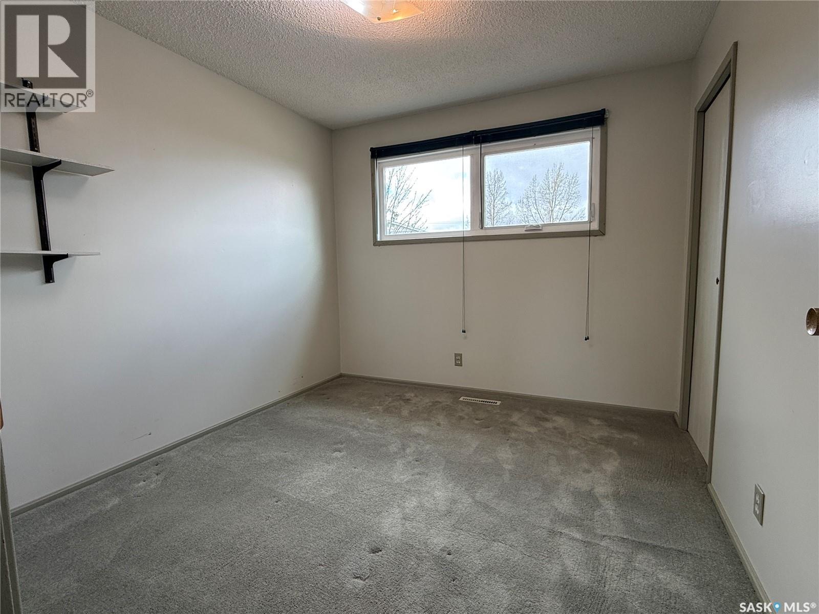 723 Field Drive, Swift Current, Saskatchewan  S9H 4C4 - Photo 7 - SK036653