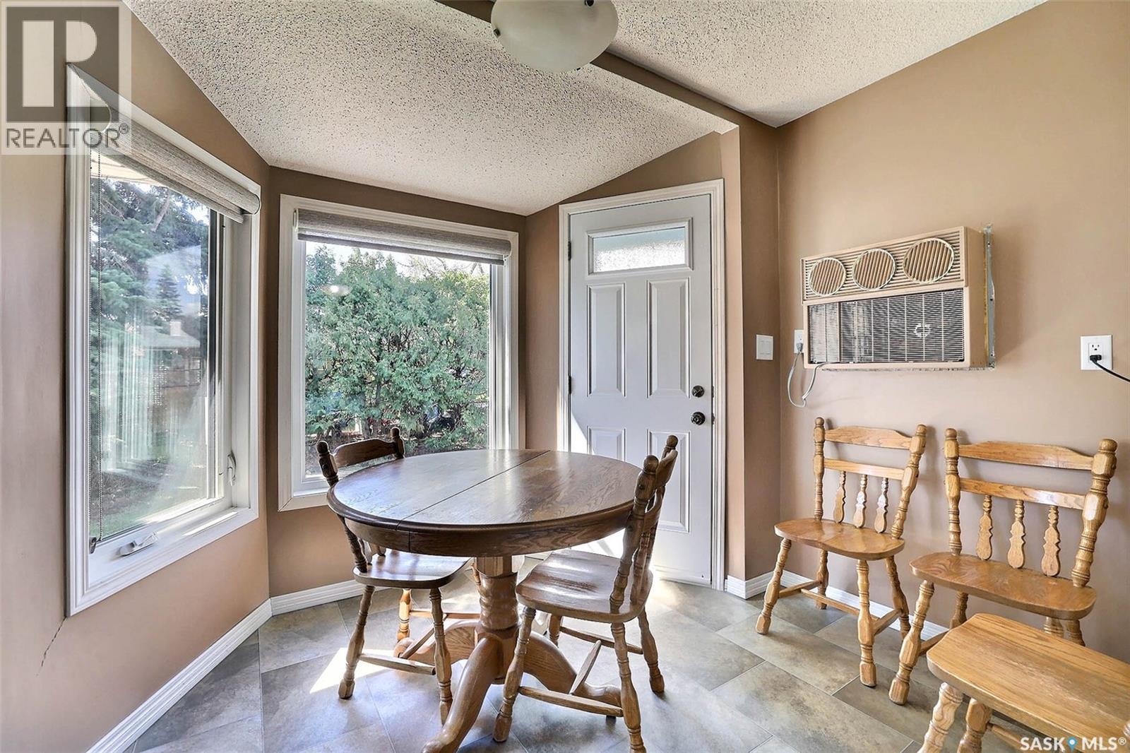 97 Compton Road, Regina, Saskatchewan  S4S 2Y4 - Photo 10 - SK036574