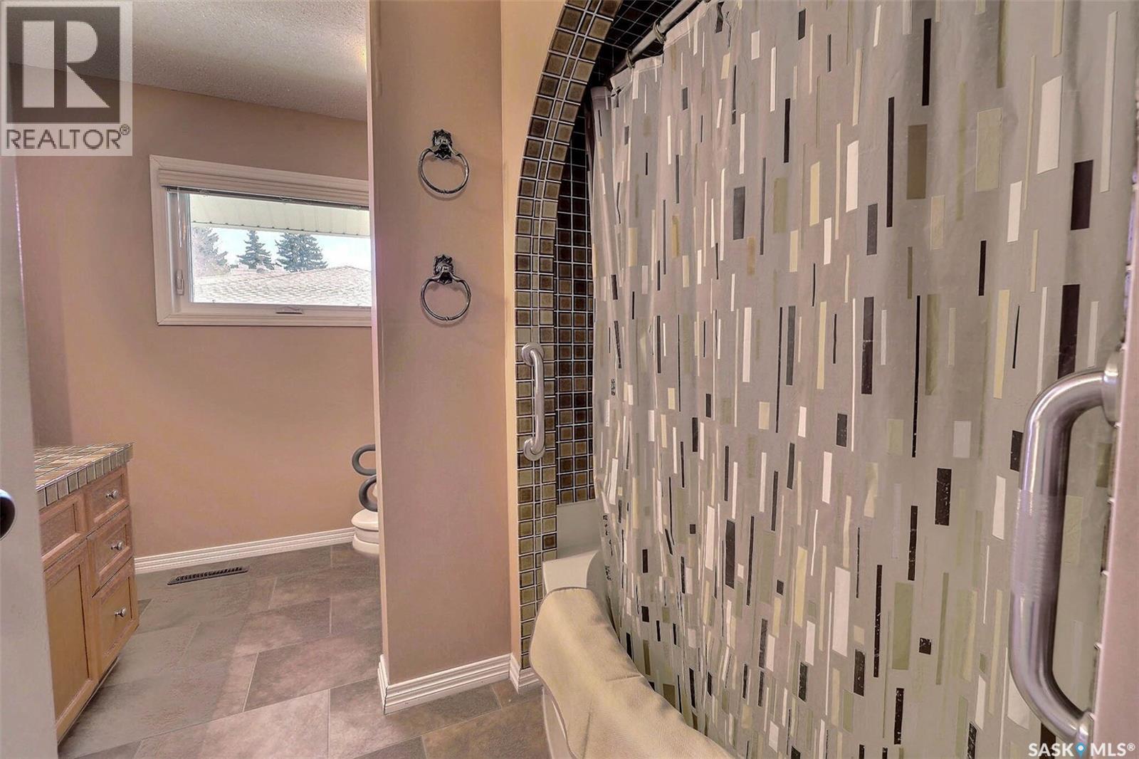 97 Compton Road, Regina, Saskatchewan  S4S 2Y4 - Photo 18 - SK036574