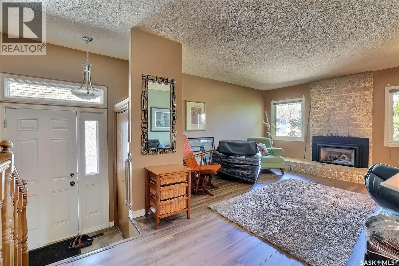 97 Compton Road, Regina, Saskatchewan  S4S 2Y4 - Photo 3 - SK036574