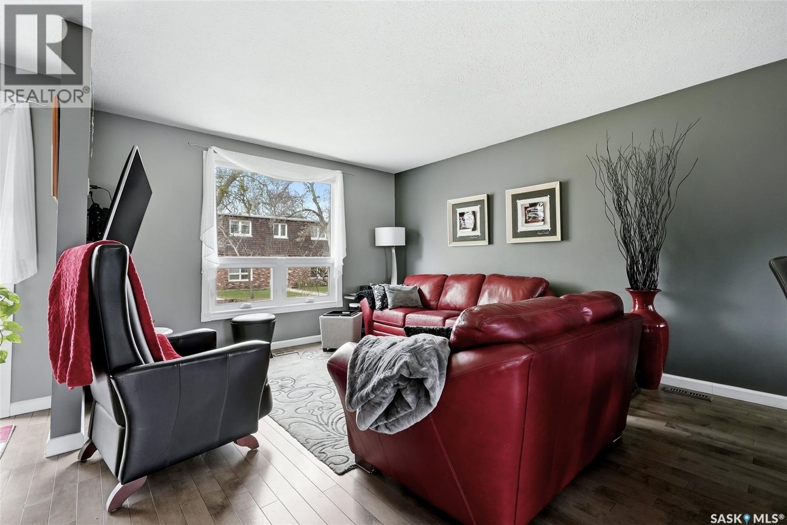 35 Spruceview Road, Regina, Saskatchewan  S4R 0E1 - Photo 4 - SK036571