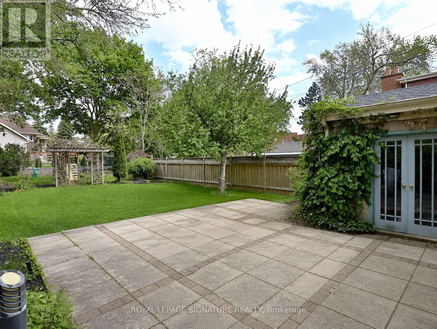 195 Pinewood Avenue, Toronto, Ontario  M6C 2V8 - Photo 10 - C13156368