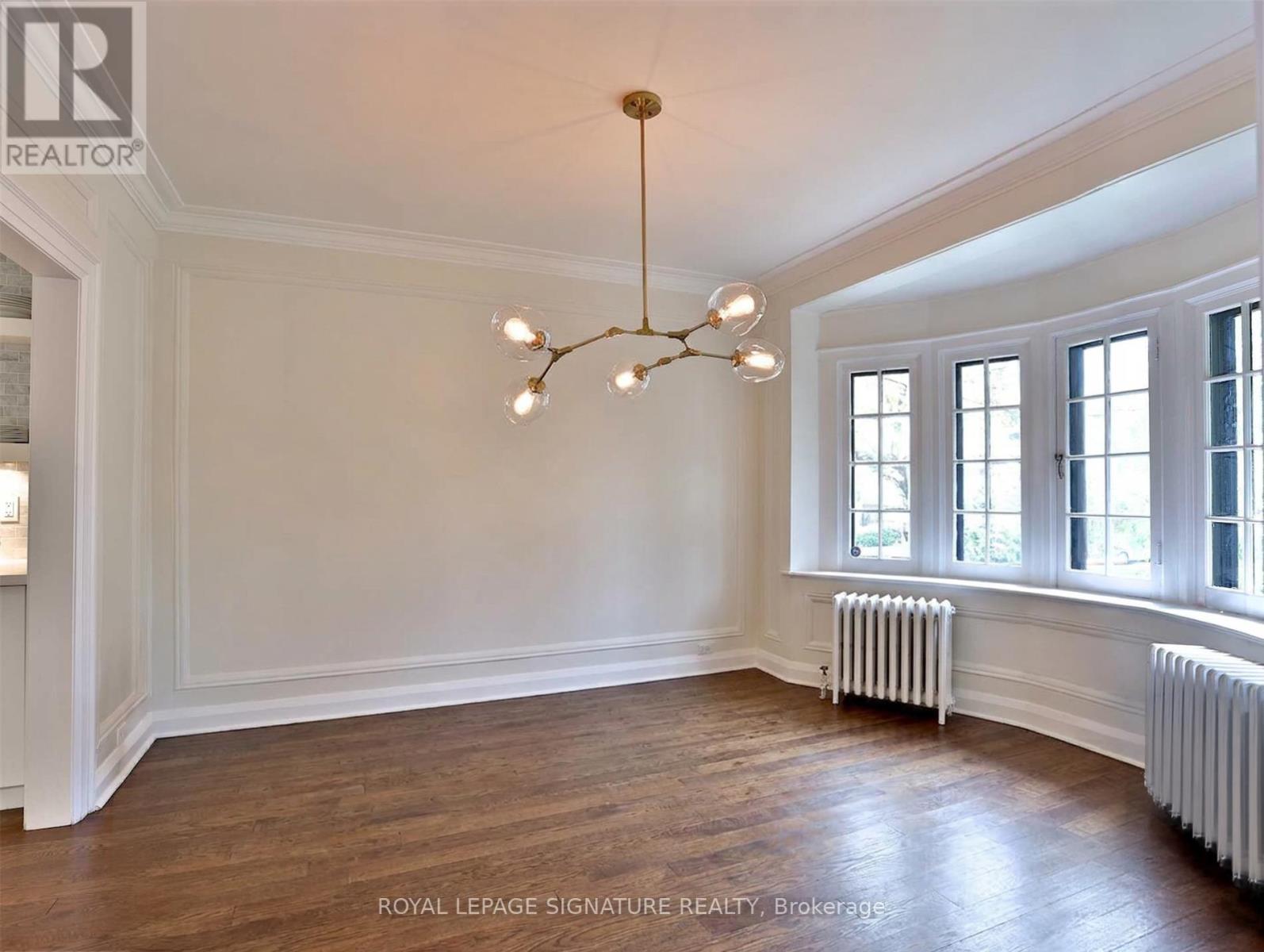 195 Pinewood Avenue, Toronto, Ontario  M6C 2V8 - Photo 4 - C13156368