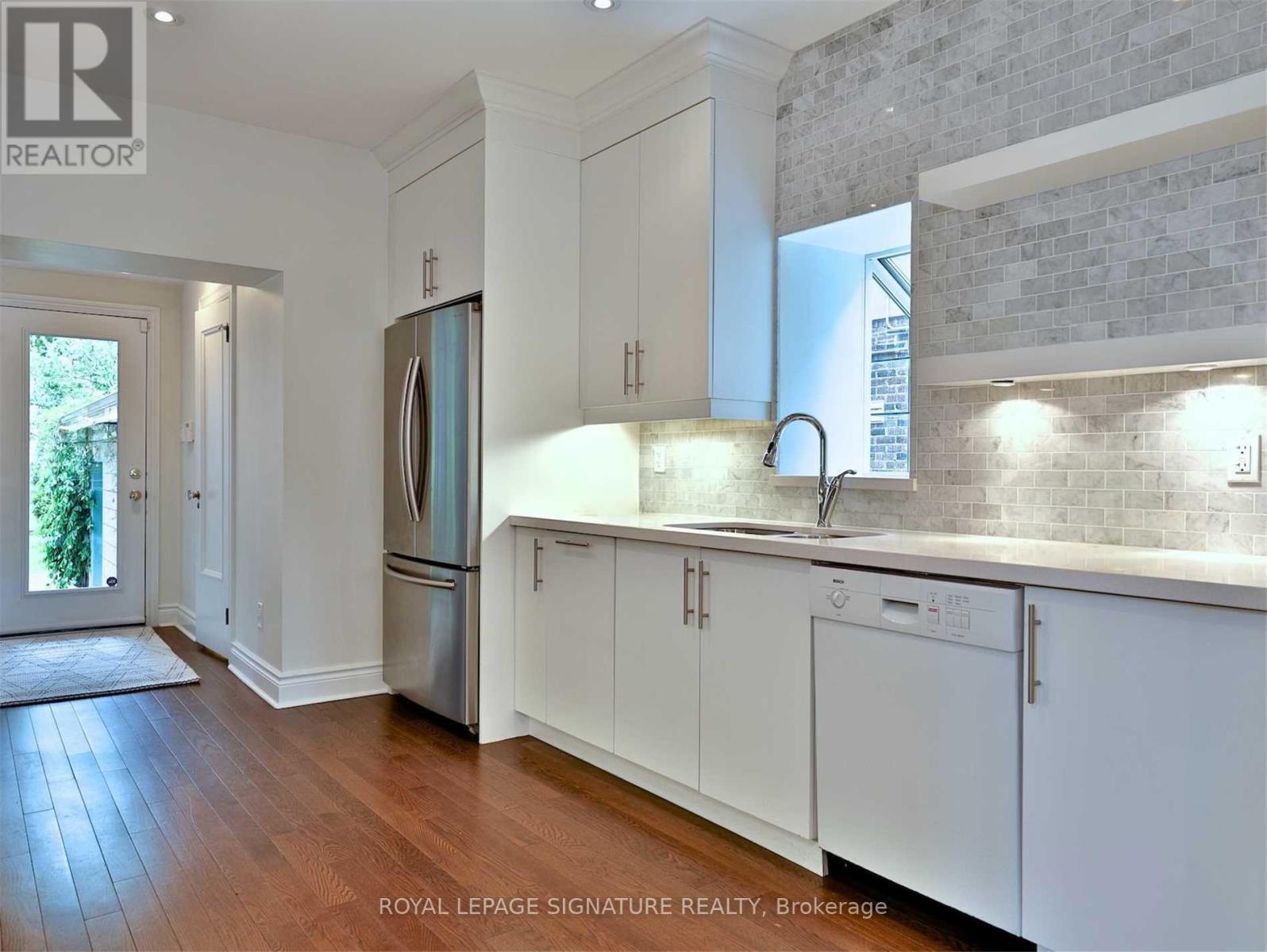195 Pinewood Avenue, Toronto, Ontario  M6C 2V8 - Photo 5 - C13156368