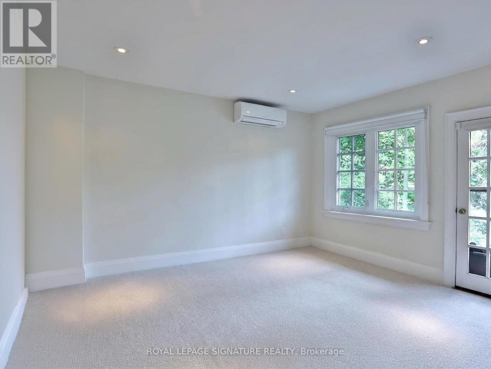 195 Pinewood Avenue, Toronto, Ontario  M6C 2V8 - Photo 7 - C13156368