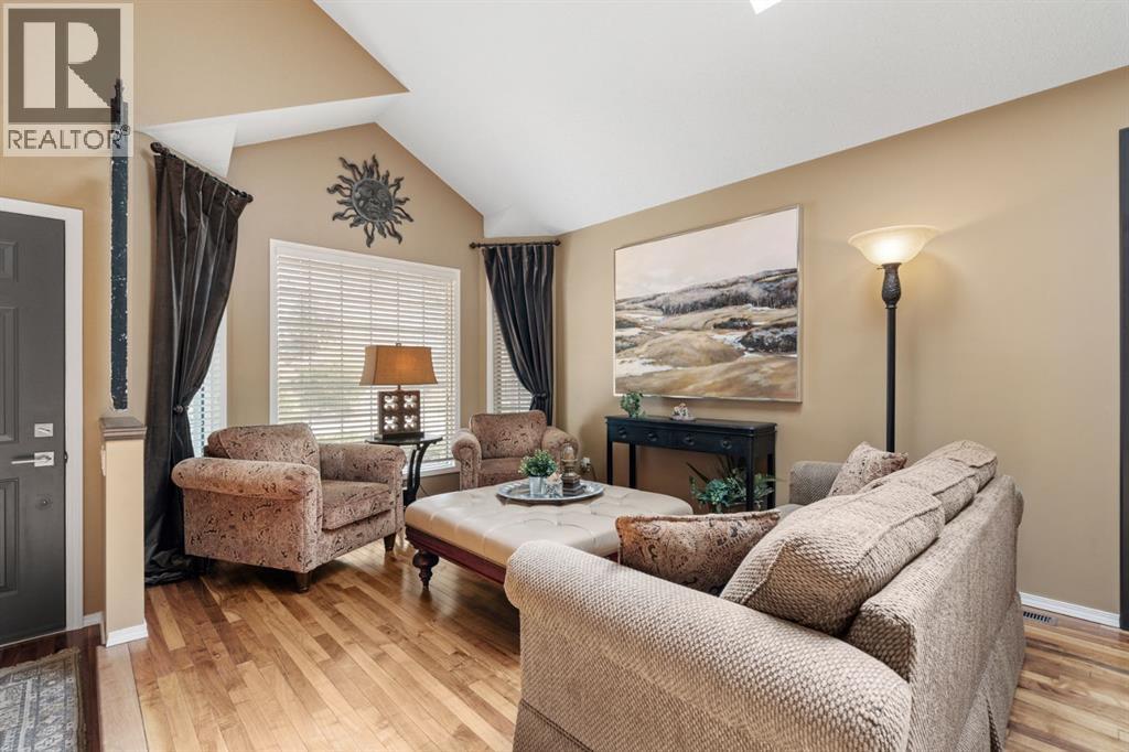 212 Sirocco Place SW, Calgary, Alberta  T3H 2N3 - Photo 5 - A2293905
