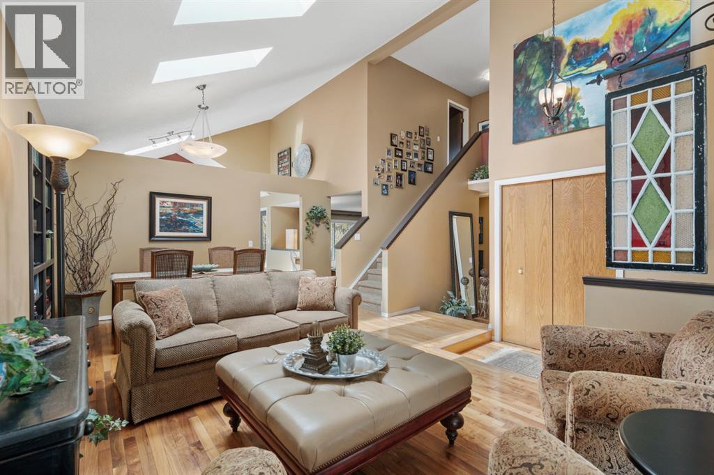 212 Sirocco Place SW, Calgary, Alberta  T3H 2N3 - Photo 7 - A2293905