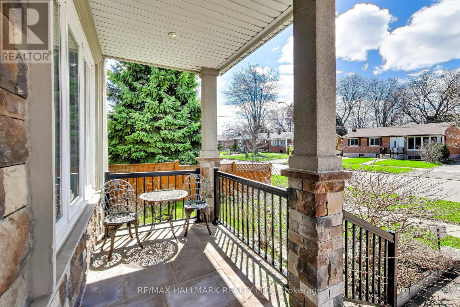 31 Ivanhoe Court, Toronto, Ontario  M1R 3G8 - Photo 4 - E13156306