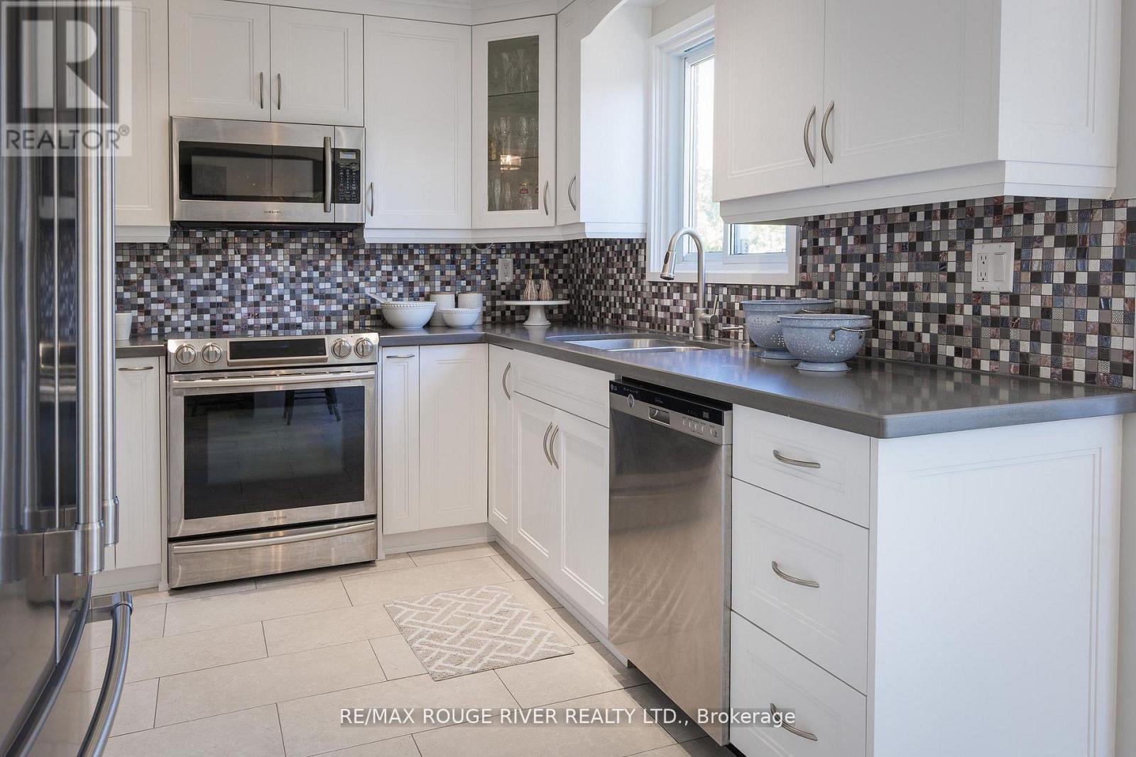 1819 Post Drive, Pickering, Ontario  L1V 4S8 - Photo 13 - E13156378