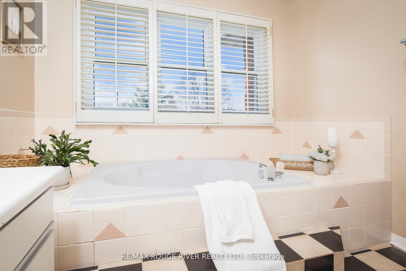 1819 Post Drive, Pickering, Ontario  L1V 4S8 - Photo 26 - E13156378