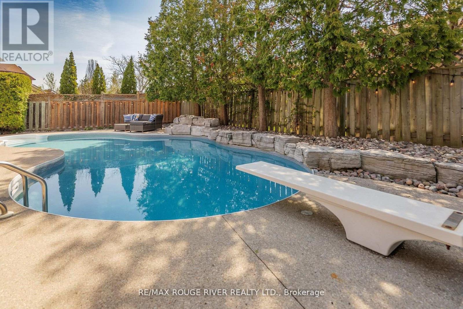 1819 Post Drive, Pickering, Ontario  L1V 4S8 - Photo 4 - E13156378