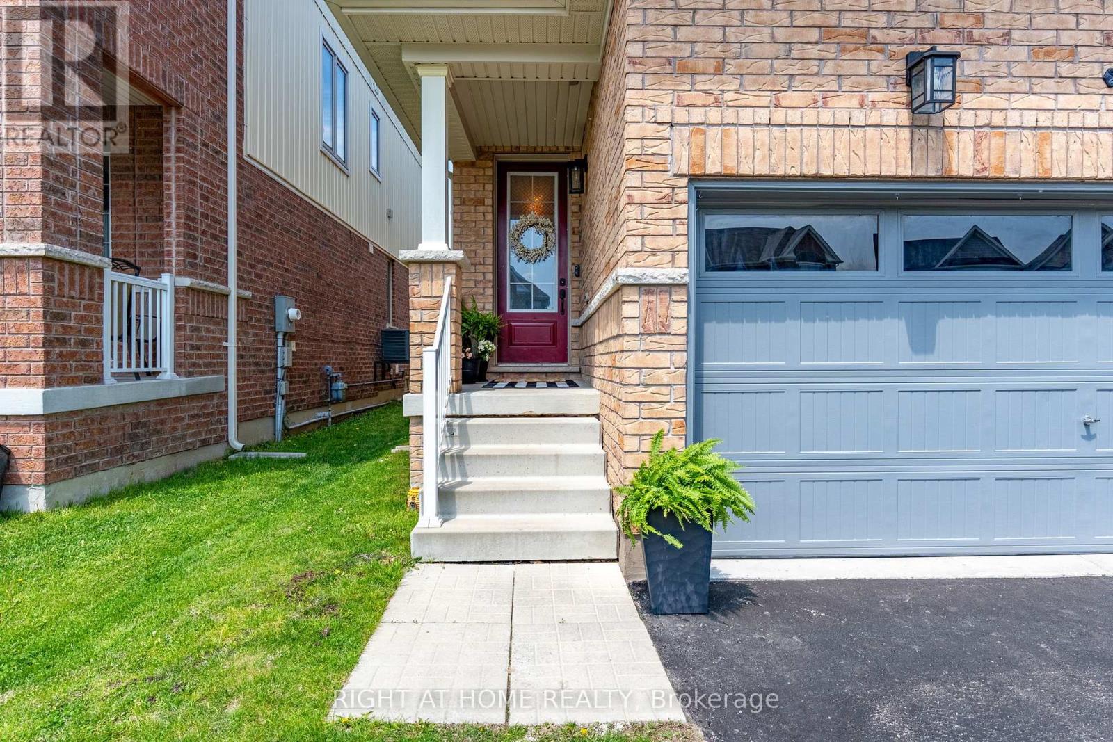72 Wagner Crescent, Essa, Ontario  L3W 0R7 - Photo 4 - N13156312