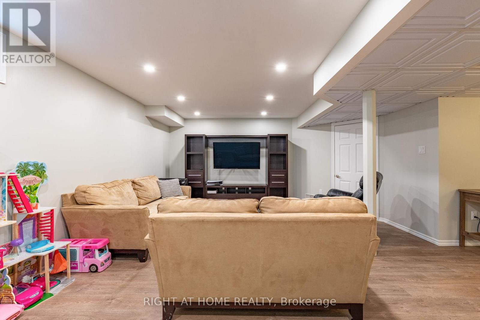 72 Wagner Crescent, Essa, Ontario  L3W 0R7 - Photo 40 - N13156312