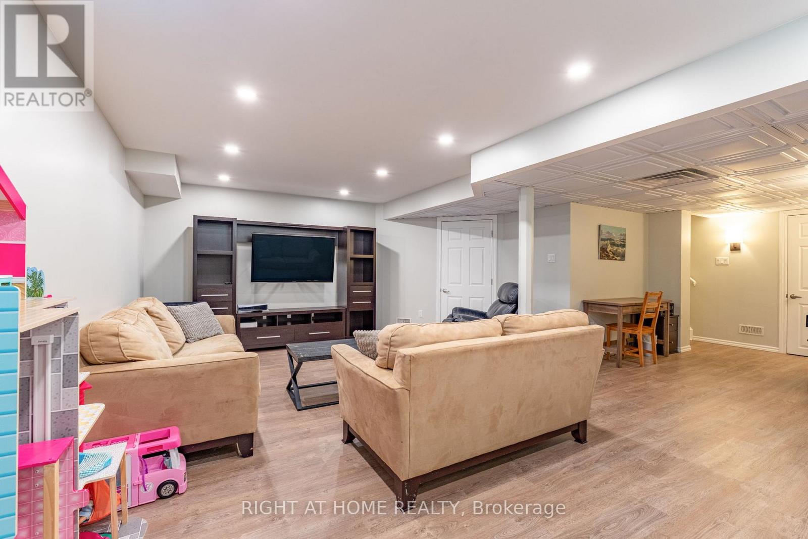 72 Wagner Crescent, Essa, Ontario  L3W 0R7 - Photo 41 - N13156312