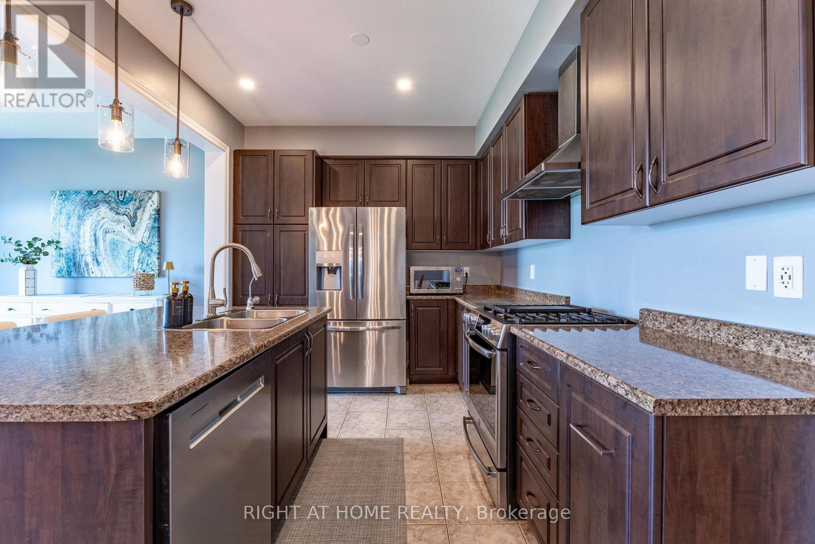72 Wagner Crescent, Essa, Ontario  L3W 0R7 - Photo 8 - N13156312
