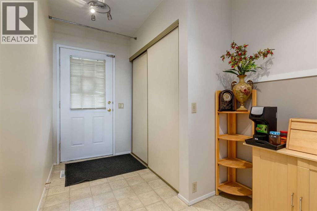 56, 5019 46 Avenue SW, Calgary, Alberta  T3E 6R1 - Photo 2 - A2313279