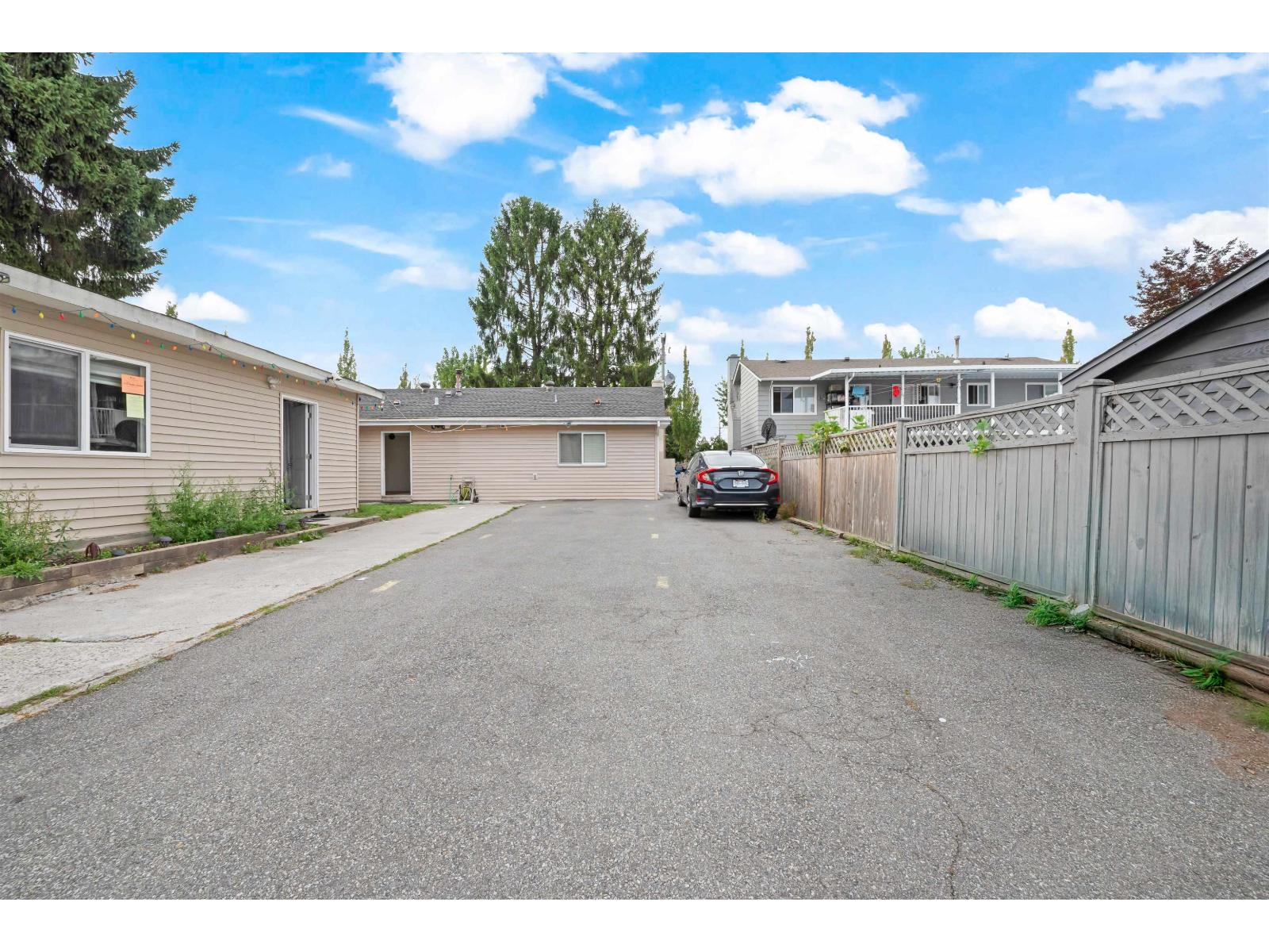 13090 72 Avenue, Surrey, British Columbia  V3W 2N2 - Photo 3 - R3124809