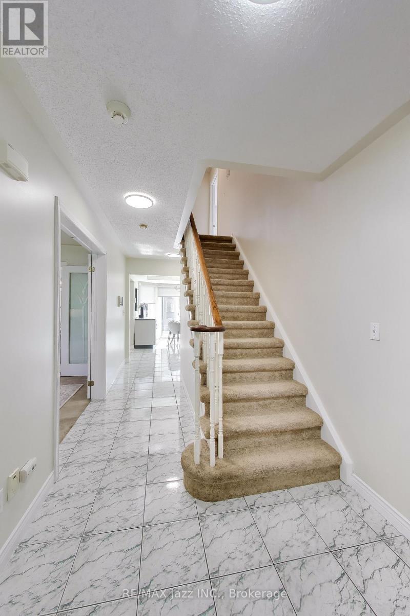 6 West Side Drive, Clarington, Ontario  L1C 4Y8 - Photo 5 - E13156546