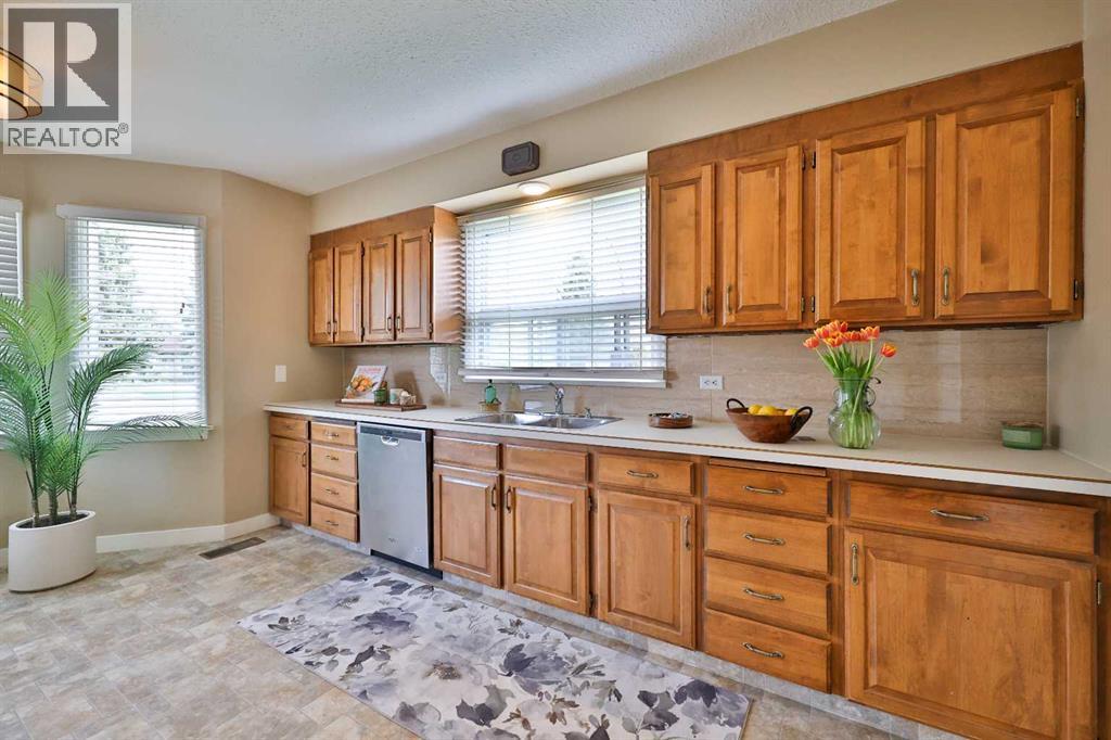 315 Dieppe Boulevard S, Lethbridge, Alberta  T1J 3X2 - Photo 15 - A2282634