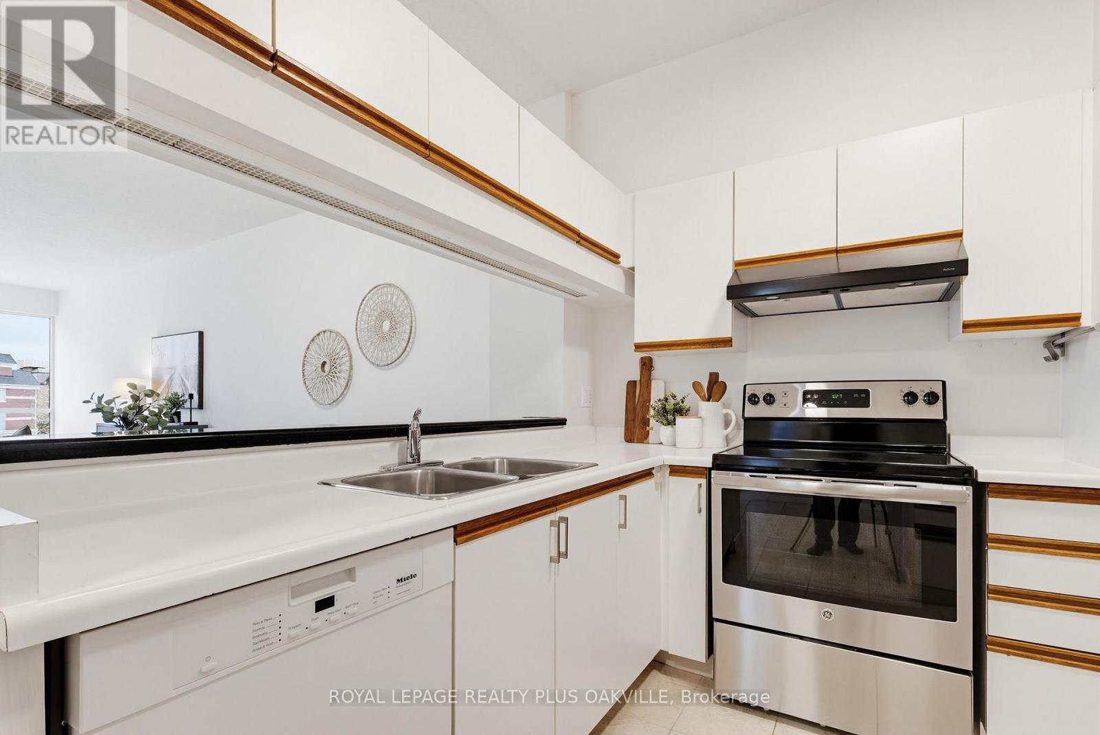 311 - 2511 Lakeshore Road W, Oakville, Ontario  L6L 6L9 - Photo 14 - W13156080
