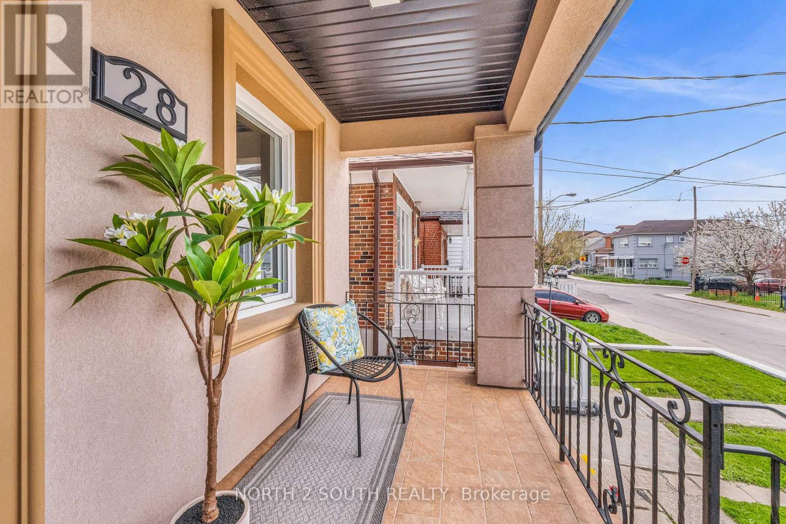 28 Teignmouth Avenue, Toronto, Ontario  M6E 1S7 - Photo 2 - W13156132