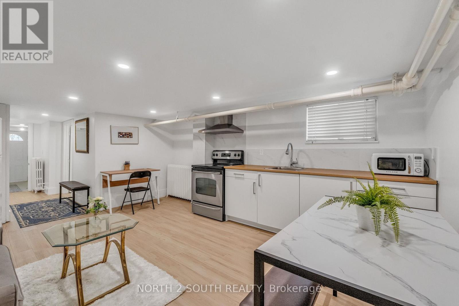 28 Teignmouth Avenue, Toronto, Ontario  M6E 1S7 - Photo 35 - W13156132