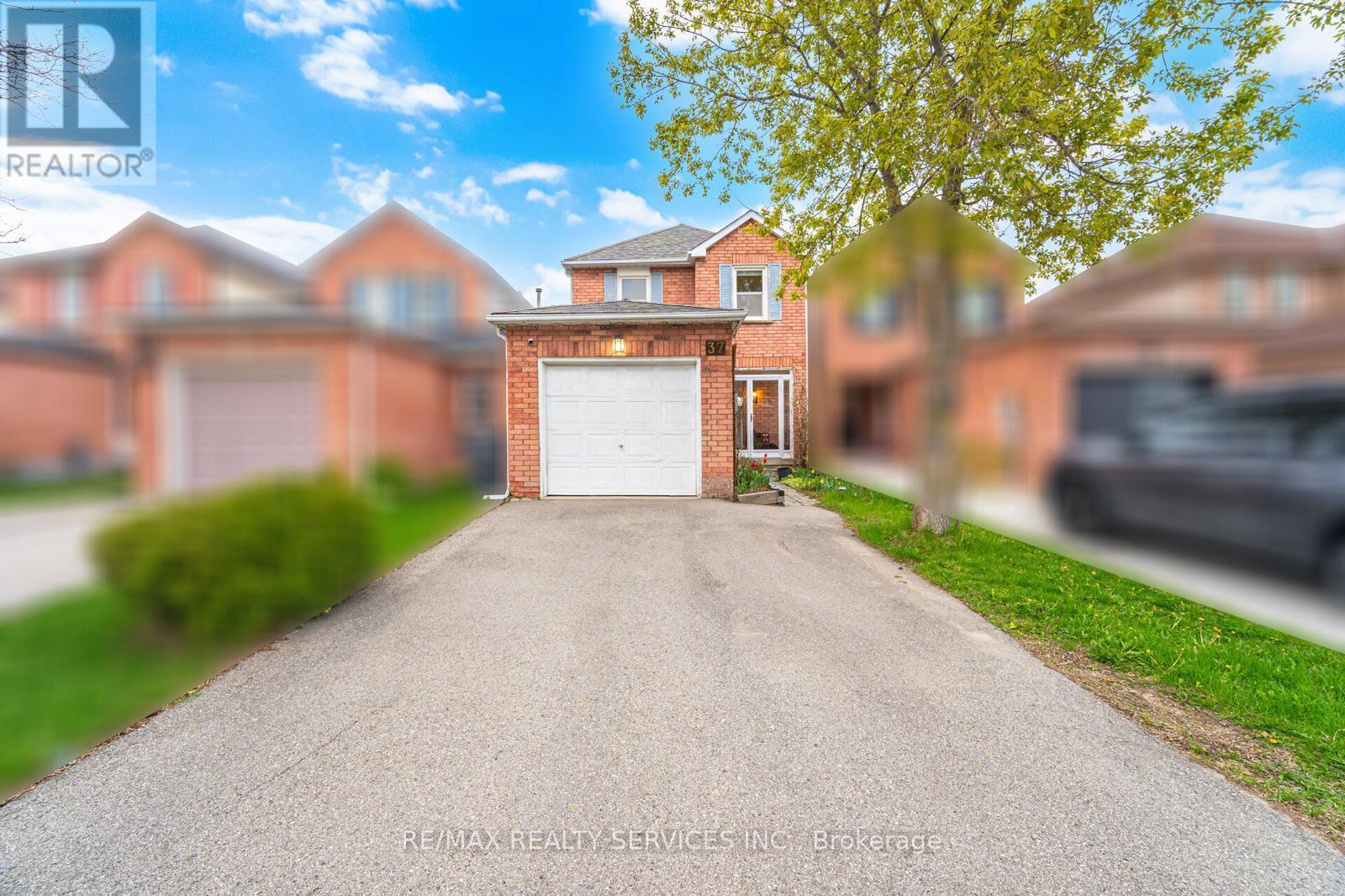 37 Solway Avenue, Brampton, Ontario  L6Z 4E4 - Photo 2 - W13156194