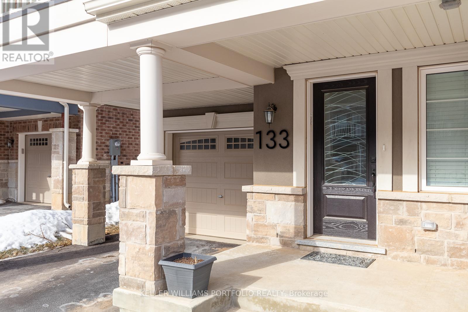 133 Christopher Road, Oakville, Ontario  L6H 0X9 - Photo 3 - W13156314