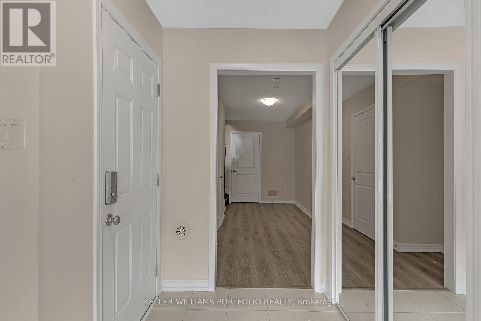 133 Christopher Road, Oakville, Ontario  L6H 0X9 - Photo 4 - W13156314