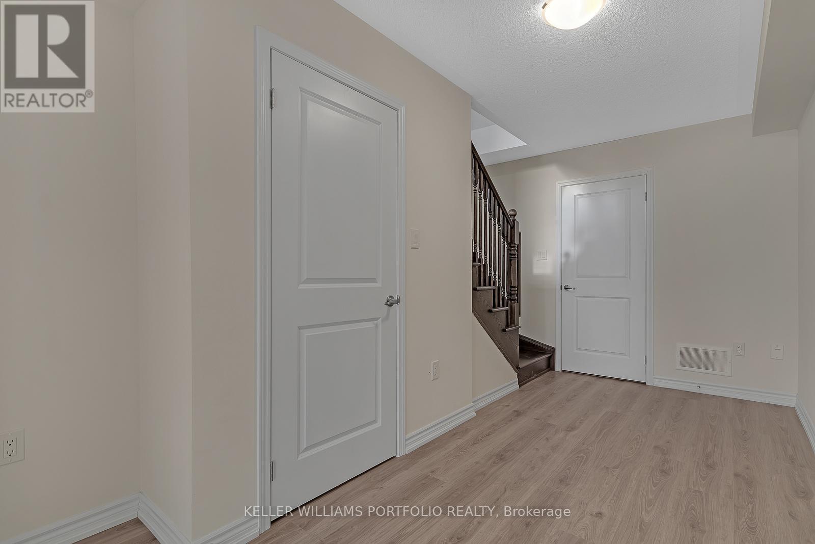 133 Christopher Road, Oakville, Ontario  L6H 0X9 - Photo 5 - W13156314