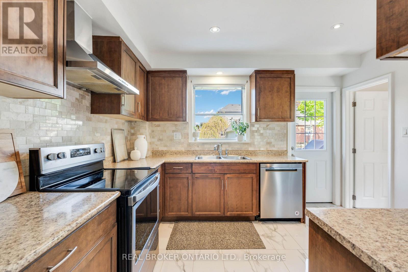 57 Scott Road, Toronto, Ontario  M6M 3T1 - Photo 9 - W13156348