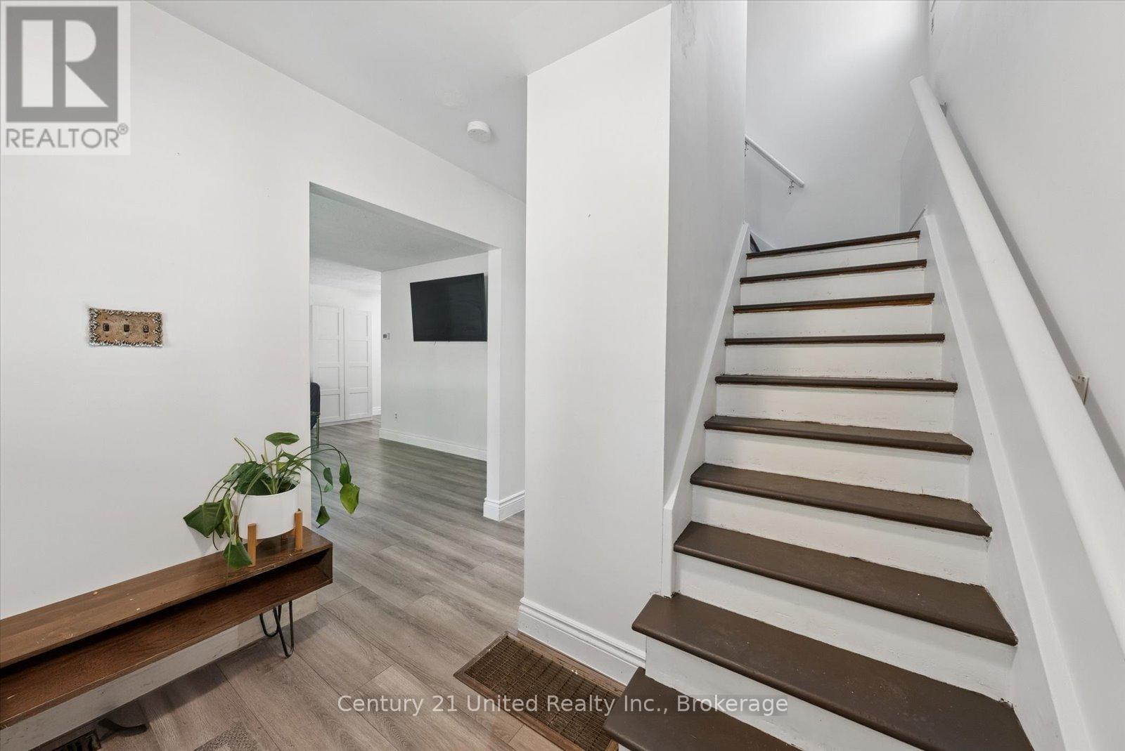 277 Greenlawn Avenue, Peterborough, Ontario  K9H 5K7 - Photo 4 - X13156560