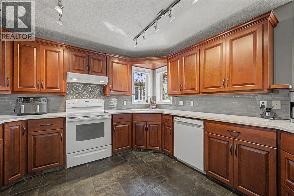 7 Straddock Crescent SW, Calgary, Alberta  T3H 2S6 - Photo 12 - A2309751