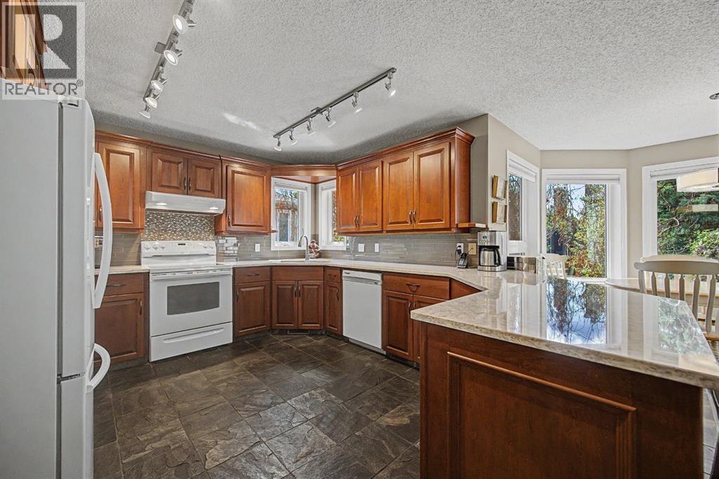 7 Straddock Crescent SW, Calgary, Alberta  T3H 2S6 - Photo 7 - A2309751