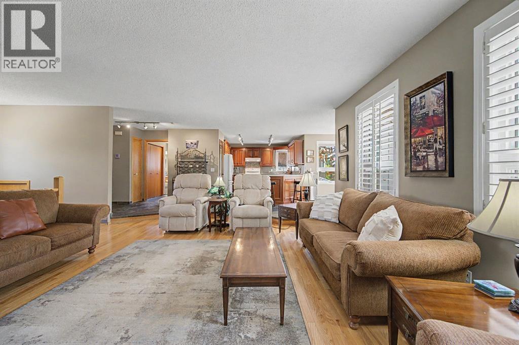 7 Straddock Crescent SW, Calgary, Alberta  T3H 2S6 - Photo 8 - A2309751