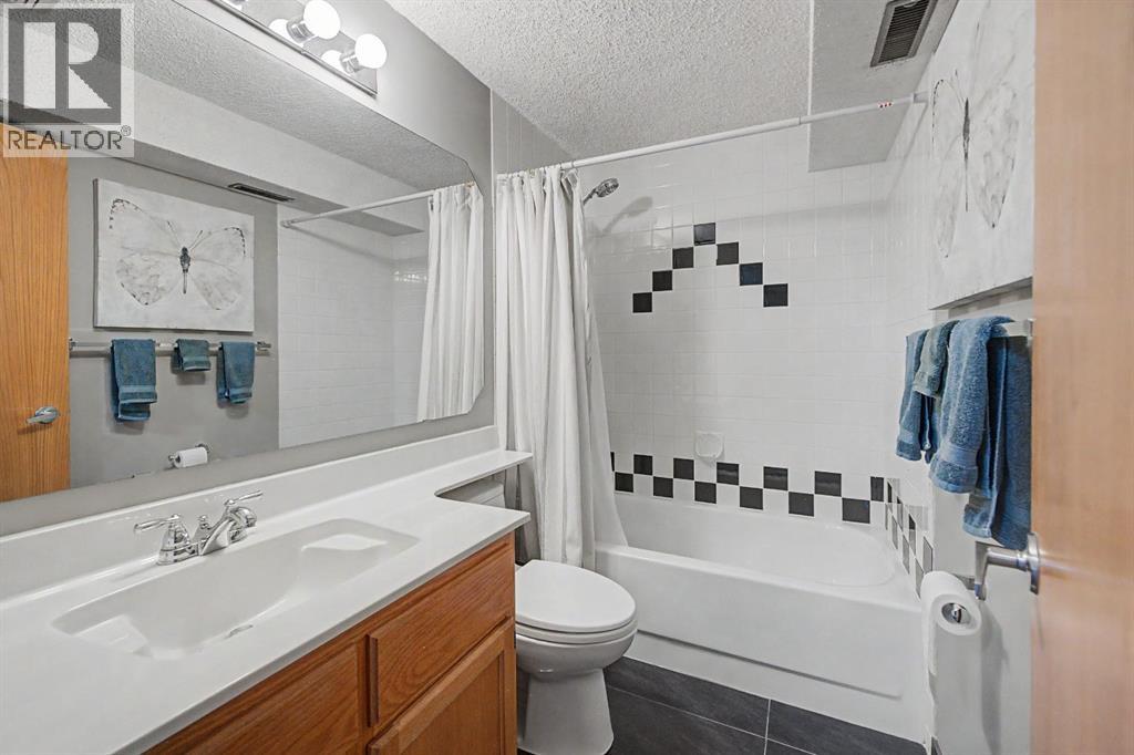 7 Straddock Crescent SW, Calgary, Alberta  T3H 2S6 - Photo 35 - A2309751