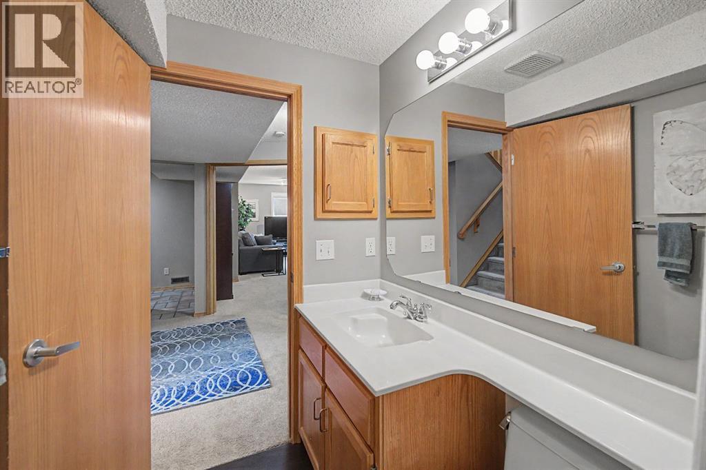 7 Straddock Crescent SW, Calgary, Alberta  T3H 2S6 - Photo 36 - A2309751